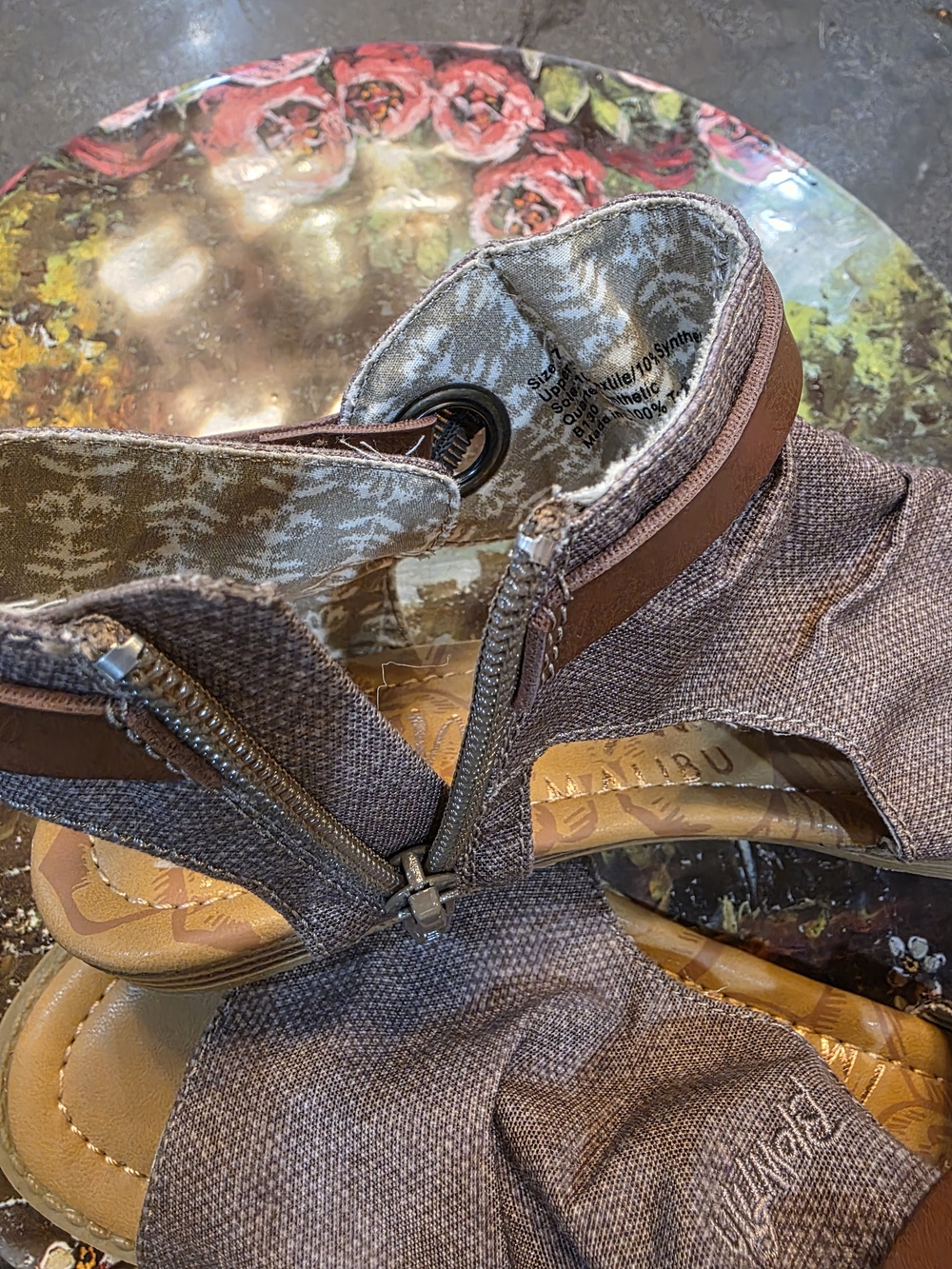 NWOB Blowfish Brown Canvas Open-Toe Sandals - Picture 9 of 11